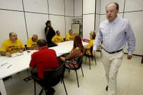 Ant�n Louro se reuni� con la plataforma en el Concello. 