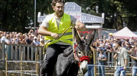 Sergio Freire y el burro  Dinamita  lograron su tercera victoria consecutiva en Escairón