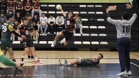 Un momento del partido entre el BM Lal�n y el G�ldar.