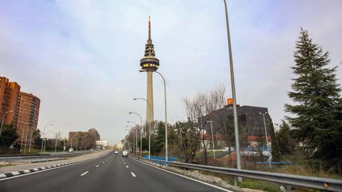 Inmediaciones de la sede de RTVE con Torrespaa al fondo