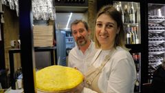 Ram�n e Isabel, con la tortilla de O Cabo