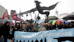 Manifestaci�n del colectivo Nunca M�is a las puertas de Expocoru�a.