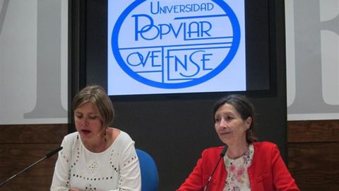 Ana Taboada y Mercedes Gonz�lez en una presentaci�n de la Universidad Popular Ovetense