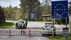 Frontera de A Madanela, entre Galicia y Portugal, cortada en la parte portuguesa