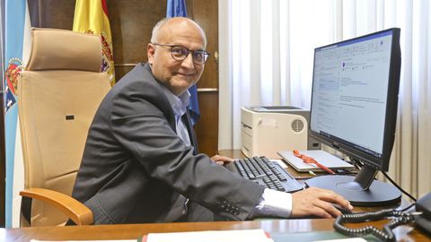 El subdelegado del Gobierno, Abel Losada, en su despacho 