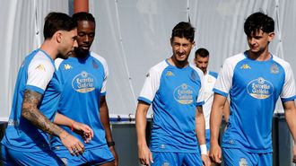 Jos� �ngel, Moha Bouldini, Sergio Escudero y Charlie Pati�o durante un entrenamiento del pasado verano en la ciudad deportiva de Abegondo