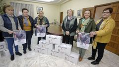 Criadoras de Meis, ayer durante la presentaci�n del Mercado de Nadal, en el Concello de Meis