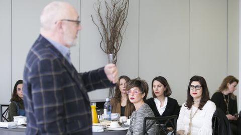 El doctor Ordiz, en un momento de la charla