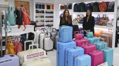 Maril� e Isabel en Las Maletas MG, la nueva tienda de Doutor Teixeiro especializada en equipaje.