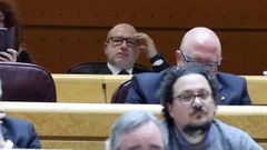 Alcaraz jura la Constituci�n en privado. Uno de los nueve senadores por designaci�n del Parlamento andaluz, Francisco Jos� Alcaraz, de Vox, en la imagen al fondo, se incorpor� ayer a la C�mara Alta, pero no jur� en p�blico acatar la Carta Magna porque lo hab�a hecho en privado, ante notario