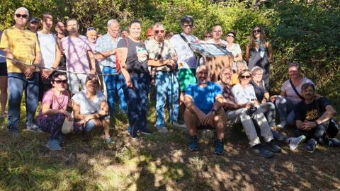 La alcaldesa de Bergondo, Alejandra P&eacute;rez M&aacute;quez, el pasado fin de semana, junto a la familia de Gerardo G&oacute;mez Lorenzo.