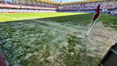Imagen del mal estado del c&eacute;sped de Pasar&oacute;n el pasado septiembre