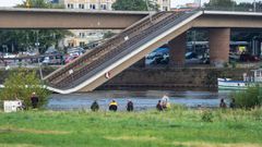 Colapsa el Puente de Carola en la ciudad alemana de Dresde