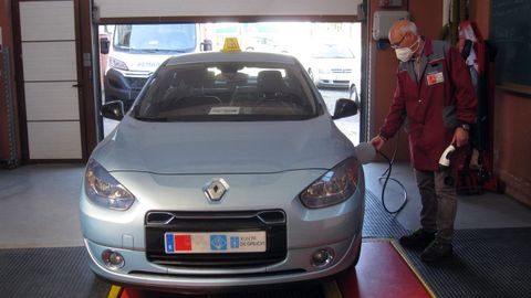 El área de automoción del IES Peña Novo tiene coches con motor eléctrico desde hace años