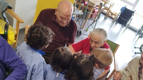 Alumnos del Parque Infantil de Oviedo en la residencia del ERA del Naranco
