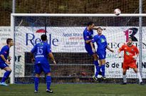 La defensa del Barbad�s pas� por notables apuros en su visita a Cangas.