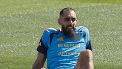 El jugador del Celta Borja Iglesias, en el entrenamiento de la selecci�n espa�ola de este domingo en Las Rozas.