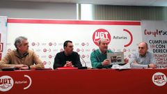Luis Blanco, en el centro, con otros responsables de UGT, exigen que se ejecute de manera urgente el plan de las cercan�as ferroviarias