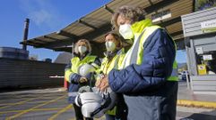Juana Olmedo, Ana Cedeira y Amelia P�rez, de CC. OO., en su visita a la f�brica de Ence en Pontevedra