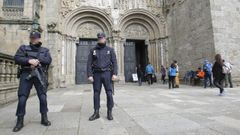 Los efectivos de la UIP que protegen la Catedral tienen que venir de A Corua y Vigo