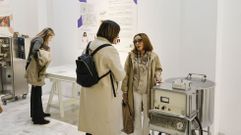 En la exposicin pueden verse mquinas de dilisis que llevan aos en desuso.