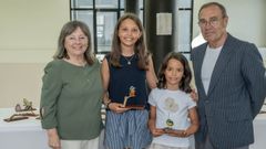 O artista, coa s�a muller, Concha Blanco, e coas s�as netas Mari�a e Ana