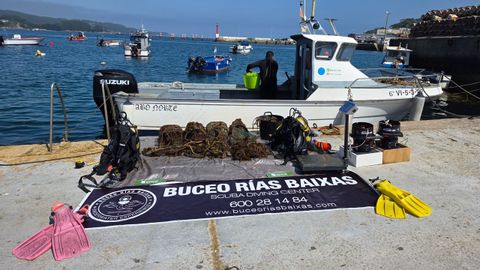Parte de las artes de pesca y otros residuos recuperados durante las intervenciones realizadas en la r�a de Ald�n.