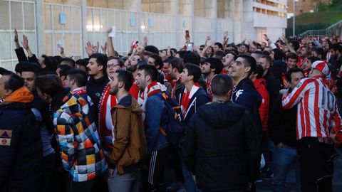 La afici�n del Sporting llega a Oviedo para el derbi