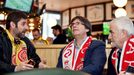 Puigdemont observa el partido Girona-Getafe en un bar de Bruselas