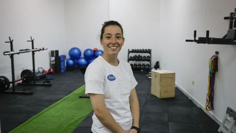 Sana es el centro de entrenamiento para mujeres de Paula Dapena, que inaugur� hace algo m�s de una semana en el n�mero 17 de la calle Virtude de O Carballi�o. All� se centra en el trabajo adaptado a cada momento vital de las mujeres