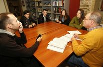 O xerente da Fundaci�n Pondal reuniuse onte cos profesores de m�sica de infantil e primaria para comezar a preparar os actos. 