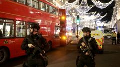 El caos se apodera de Oxford Circus en pleno Black Friday por el aviso de un tiroteo