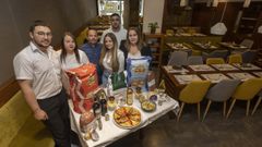 El equipo de � Sole Mio, con Carolina y Loredana (hija y madre, a la derecha) al frente con el apoyo de Massimo (en el centro, con camisa azul).