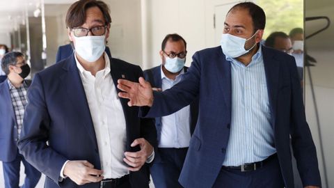 El l�der del PSC, Salvador Illa, y el presidente de Sociedad Civil Catalana, Fernando S�nchez Costa, en la jornadas sobre la reconstrucci�n de Catalu�a convocadas por la citada entidad constitucionalista 