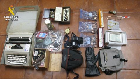 Objetos incautados en los cuatro detenidos por robos en Avil�s.