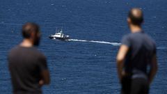 Se trata del segundo incidente grave con una embarcaci�n de este tipo de las �ltimas semanas en la costa gallega. En la foto, una imagen de la b�squeda de los dos j�venes de Noia desaparecidos cuando navegaban en kayak el 6 de julio