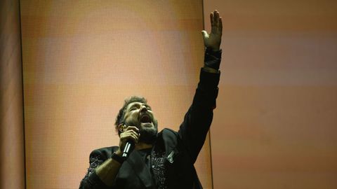 El compositor Antonio Orozco act�a durante el concierto de su nueva gira  La gira de tu vida , este s�bado en Gij�n