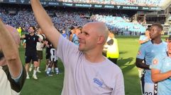 El entrenador del Celta Fortuna, Fredi �lvarez, en la celebraci�n del ascenso.