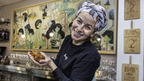 En cuanto llega el buen tiempo, en Lume de Carozo te pueden ofrecer unas quesadillas, croquetas, un sándwich o ensaladilla.