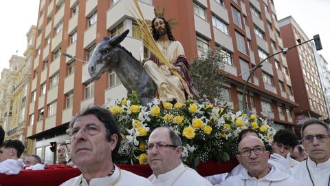 Durante la emblem�tica procesi�n de la Borriquilla en A Coru�a se realiz� la bendici�n de los ramos