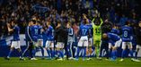 Los jugadores del Oviedo saludan a la aficin tras el derbi