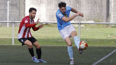 Diogo despeja ante Rojo en el partido de la primera vuelta en el Marcos G&oacute;mez.