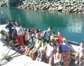 <span lang= es-es >�Constru�ndo o ver�n� en Ribadeo</span>. Los anotados en el programa de refuerzo escolar navegaron por la r�a y subieron al tren tur�stico. 