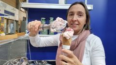 Montse Cadaia, con uno de los helados de Xeou