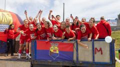 Las jugadoras del Mux�a celebrando el ascenso del a�o pasado