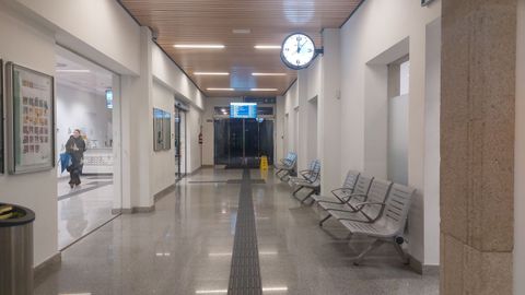 La estaci�n de Vilagarc�a, pr�cticamente desierta a las ocho de la ma�ana de este viernes