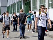 Alumnos del Vilar Ponte, saliendo de clases, anteayer. 