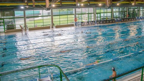Momento de la competición en la piscina Rosario Dueñas