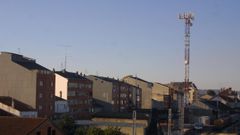 Una anta de telefon�a m�vil en el barrio monfortino de la Estaci�n