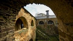 El castillo de Quindous, en Cervantes. La edificaci�n, declarada Bien de Inter�s Cultural (BIC), ser� objeto de una rehabilitaci�n integral impulsada por su propietaria estadounidense para albergar una escuela de cocina tradicional.